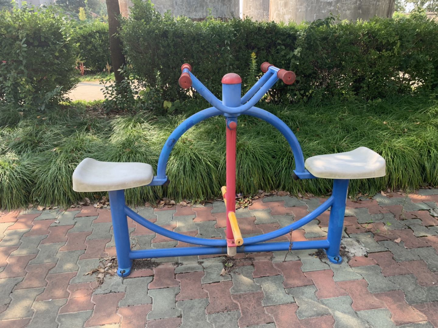 下肢锻炼器