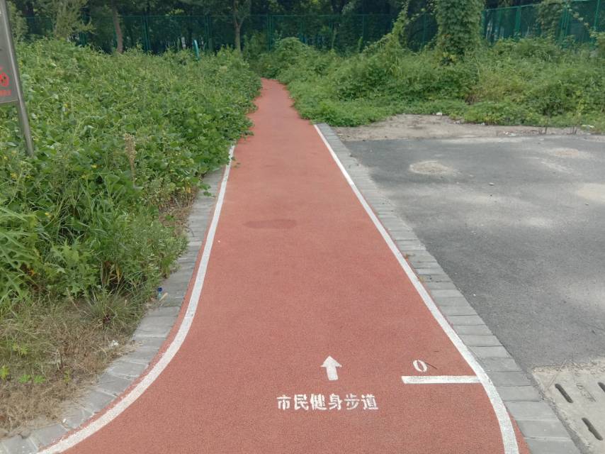 劳动村休闲广场健身步道