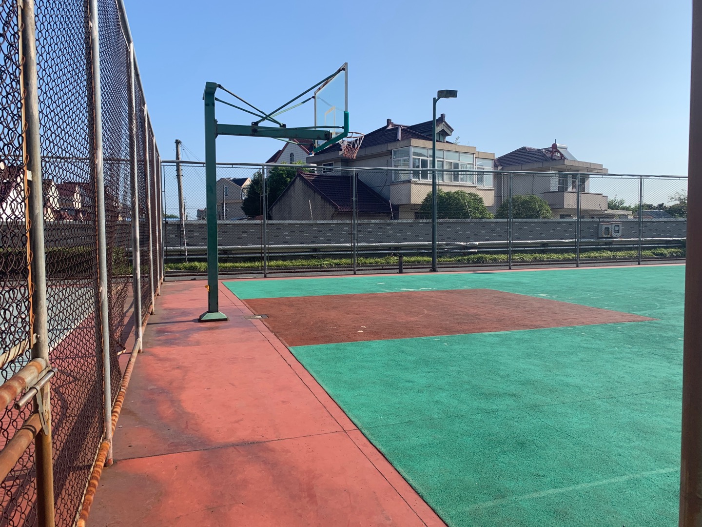 堡镇医院篮球场