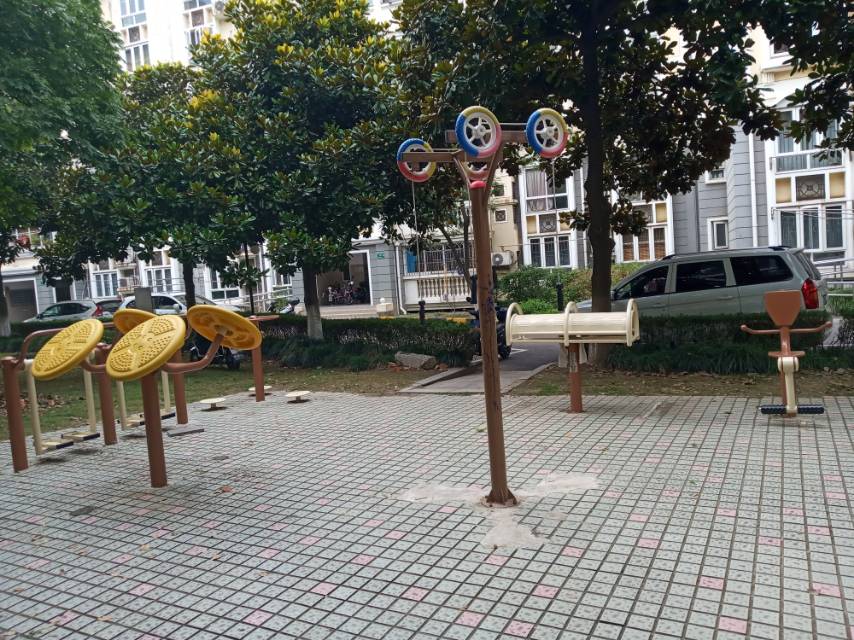 平南三居委健身点