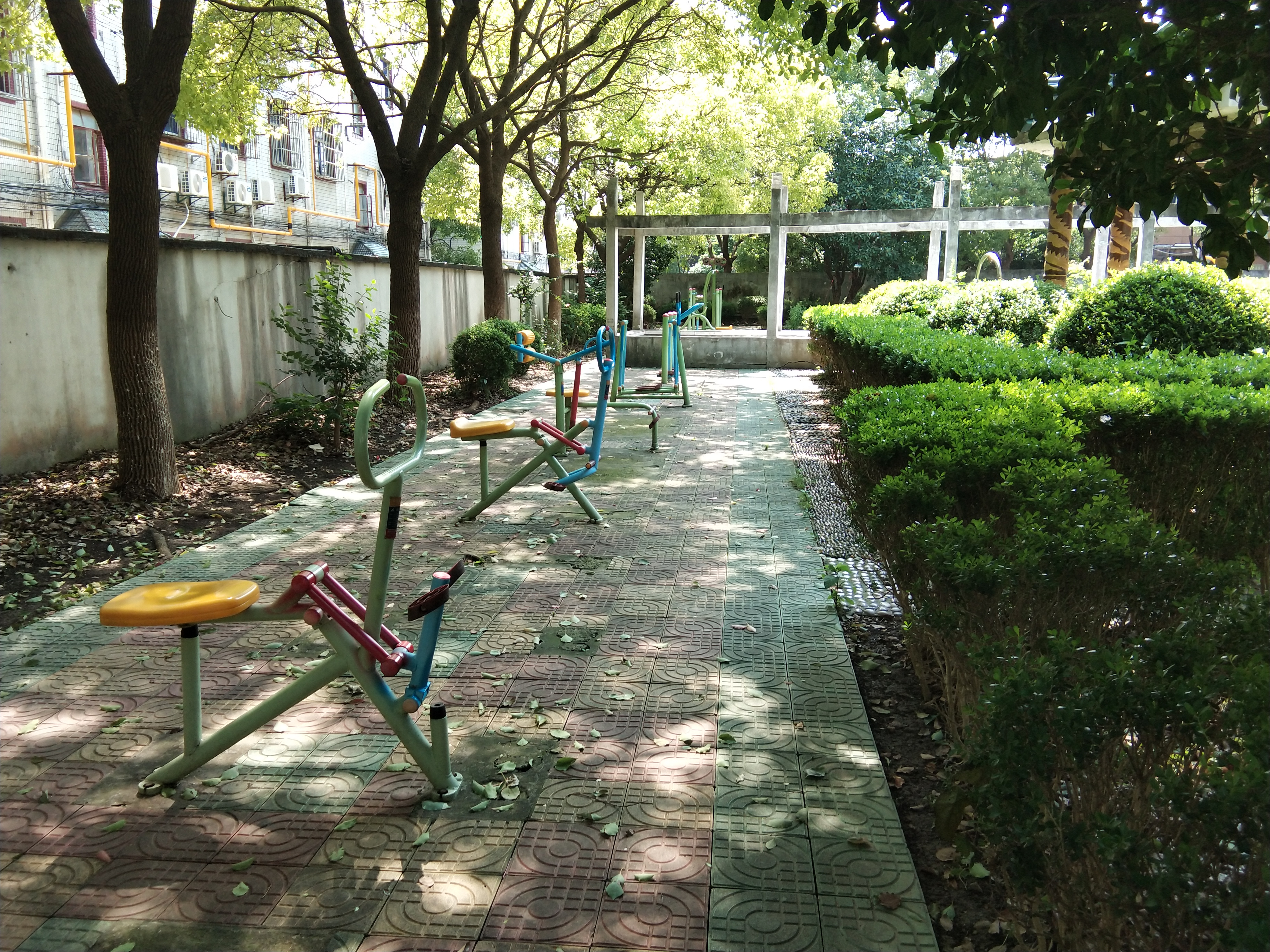 奉城镇邮电新村市民益智健身苑点
