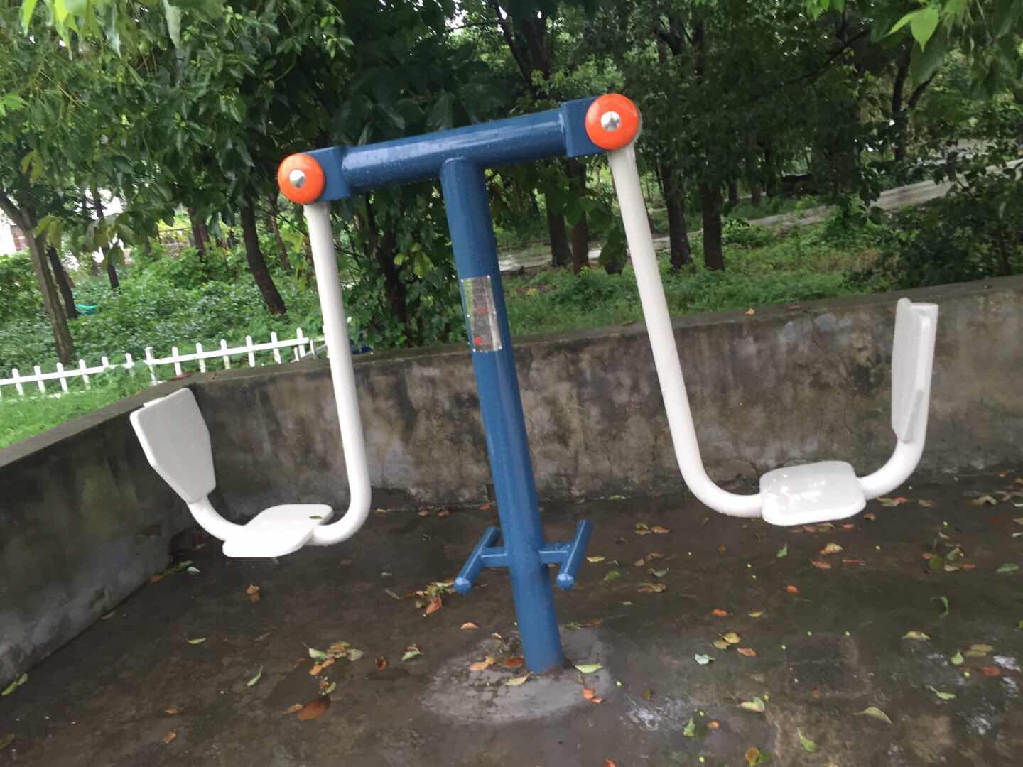 双位坐蹬器