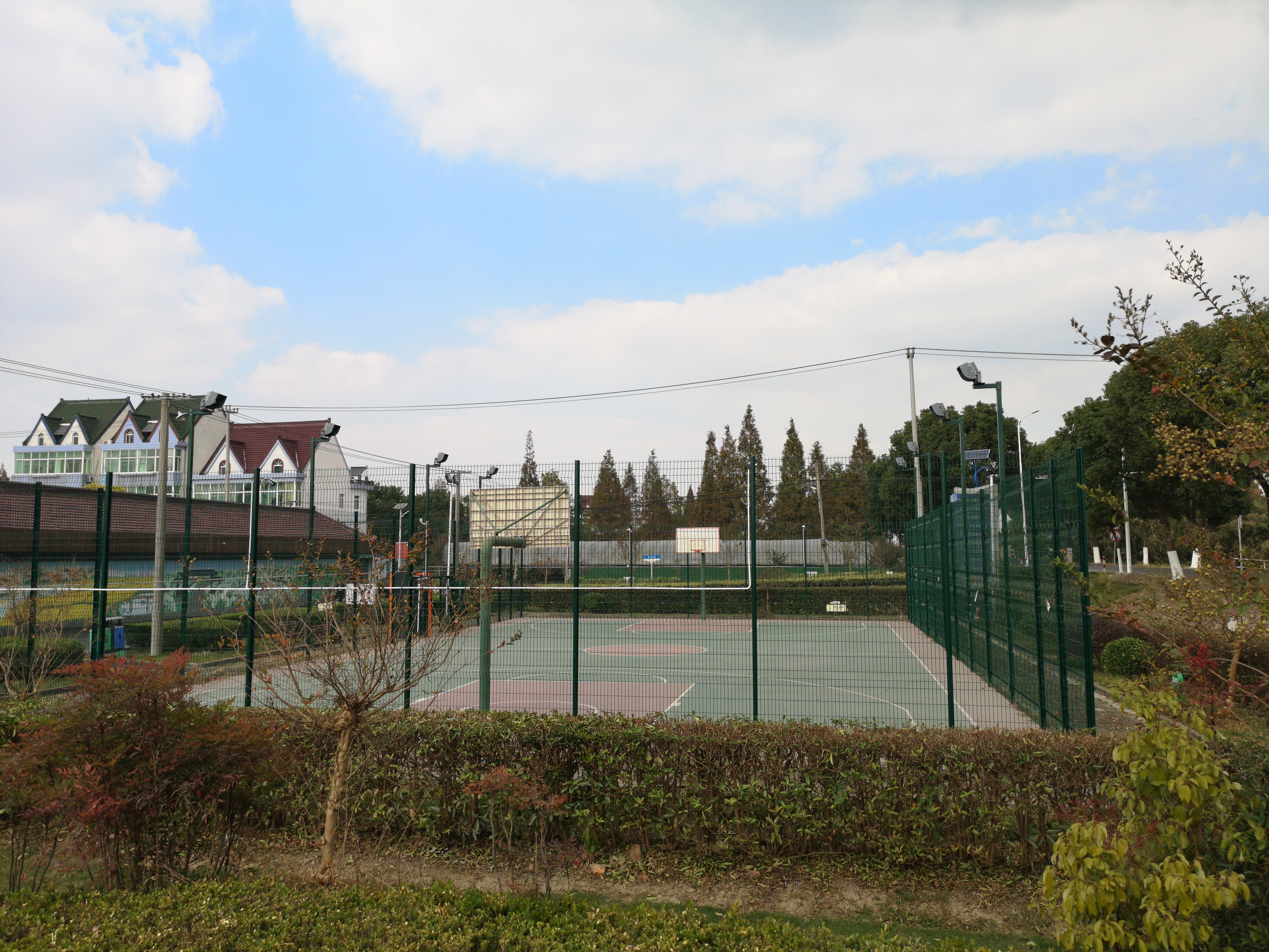 西渡街道浦江花苑市民益智健身苑点