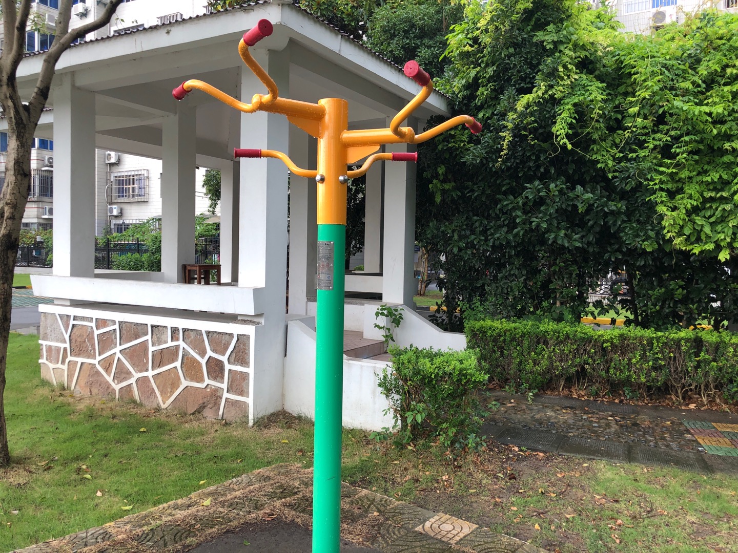 三位引体器