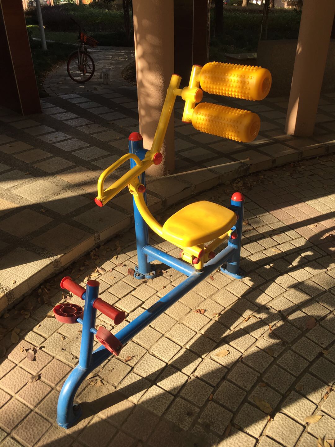 自重腹背锻炼器