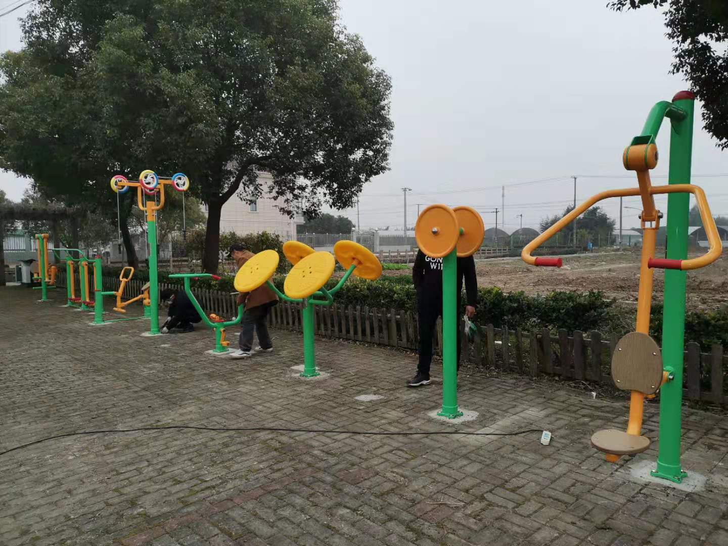 旗杆村十三组健身点