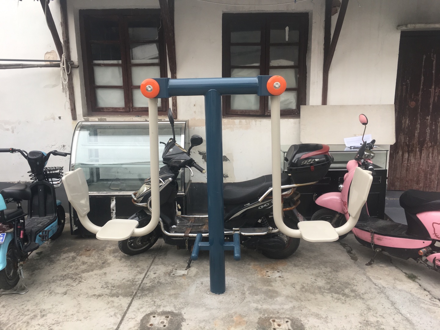 双位坐蹬器
