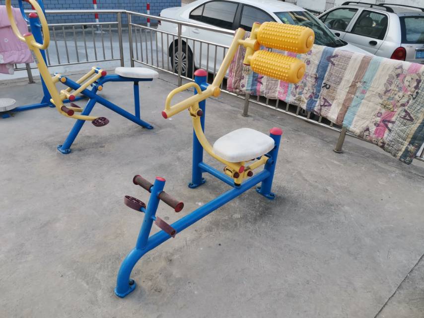 自重腰背锻炼器