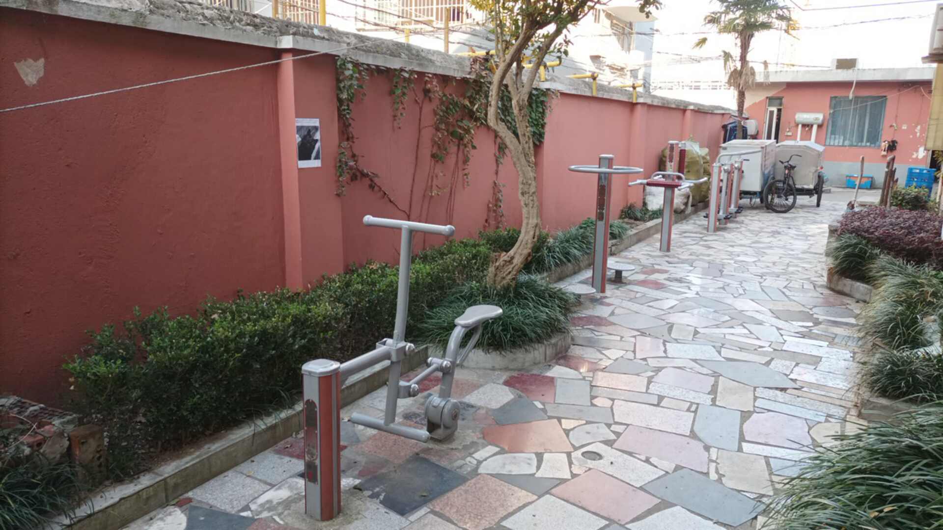 石泉街道洵一居委洵益小区健身苑点