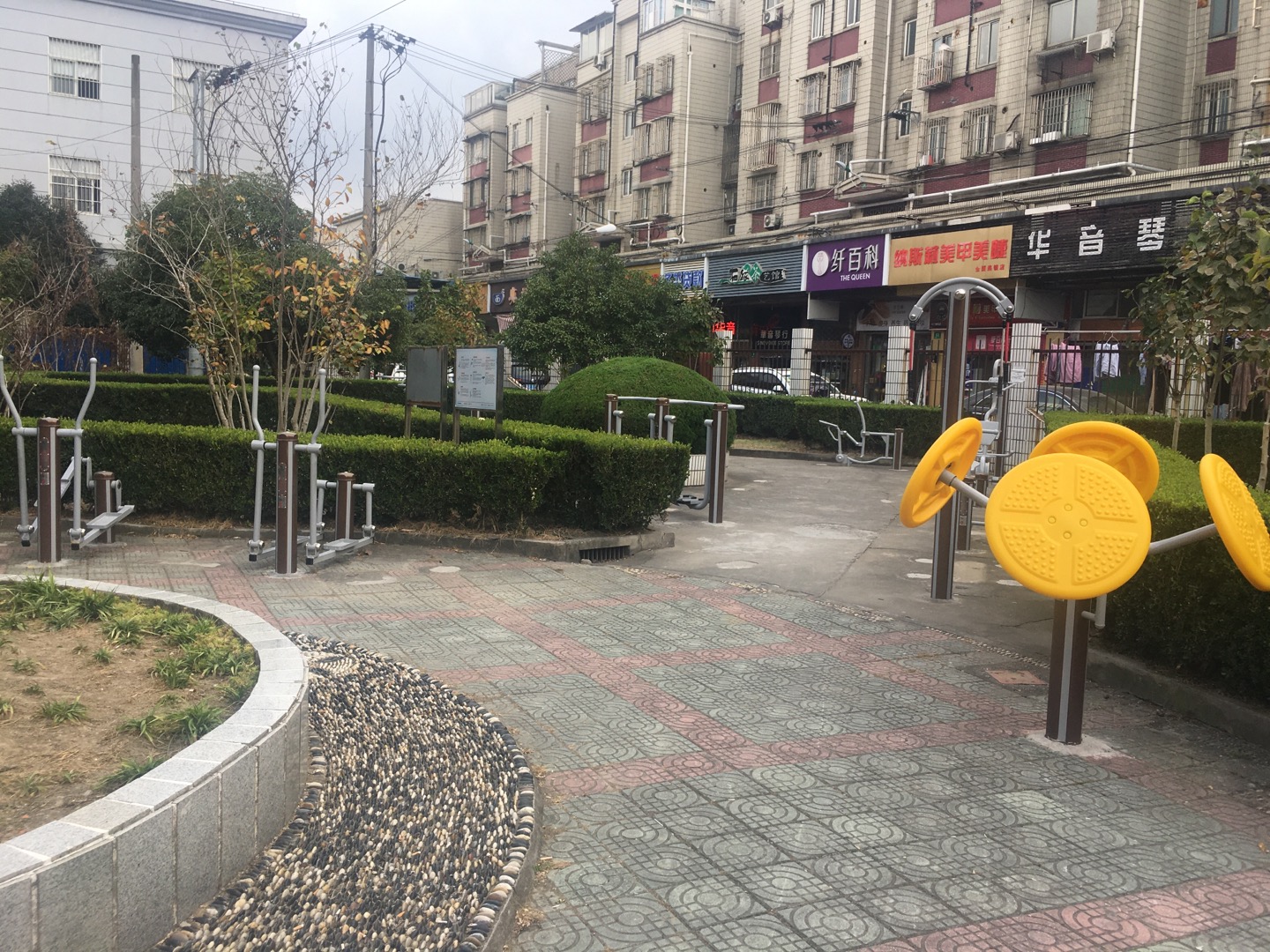 凌七居委健身点1