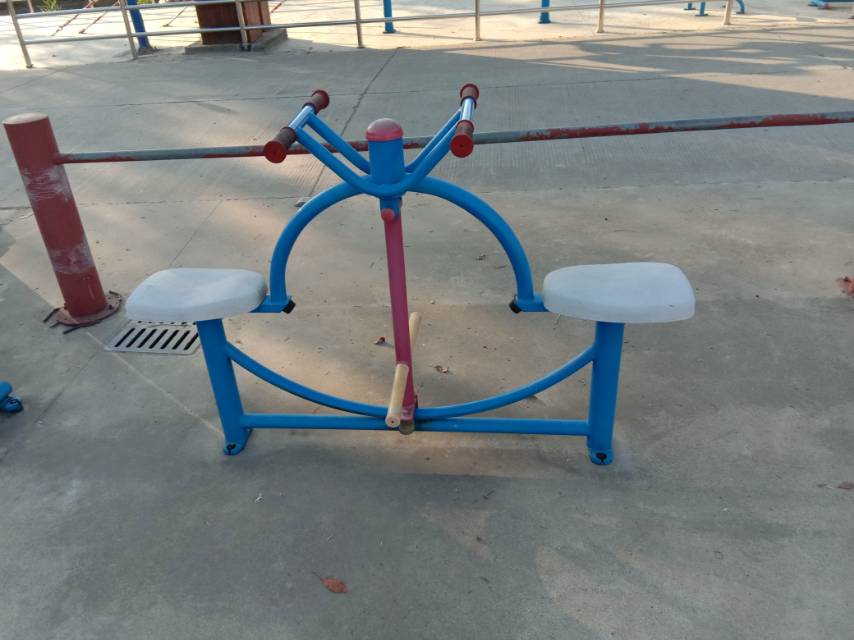 下肢锻炼器