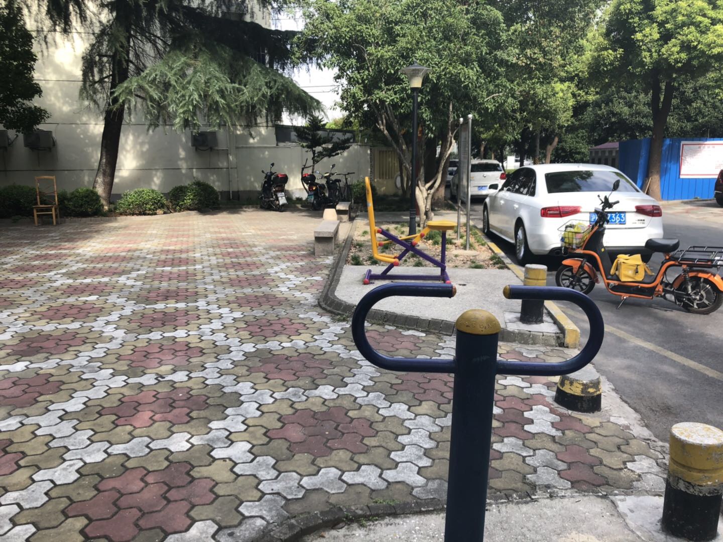 南陈居委健身点