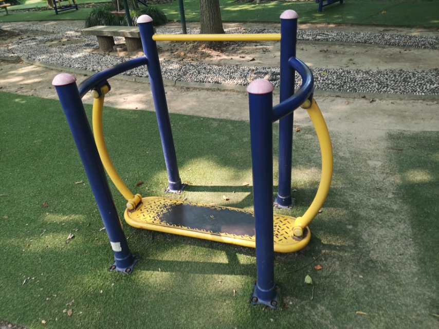 晃板健身器