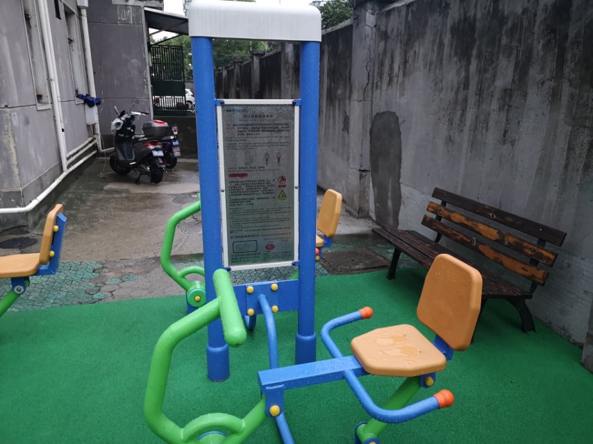 双立柱蹬腿训练器