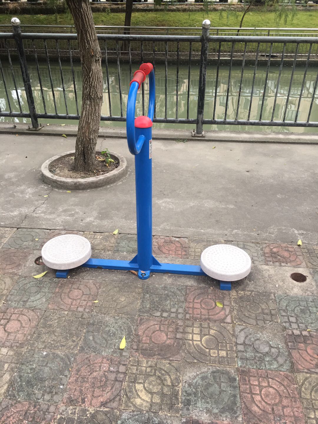 扭腰器