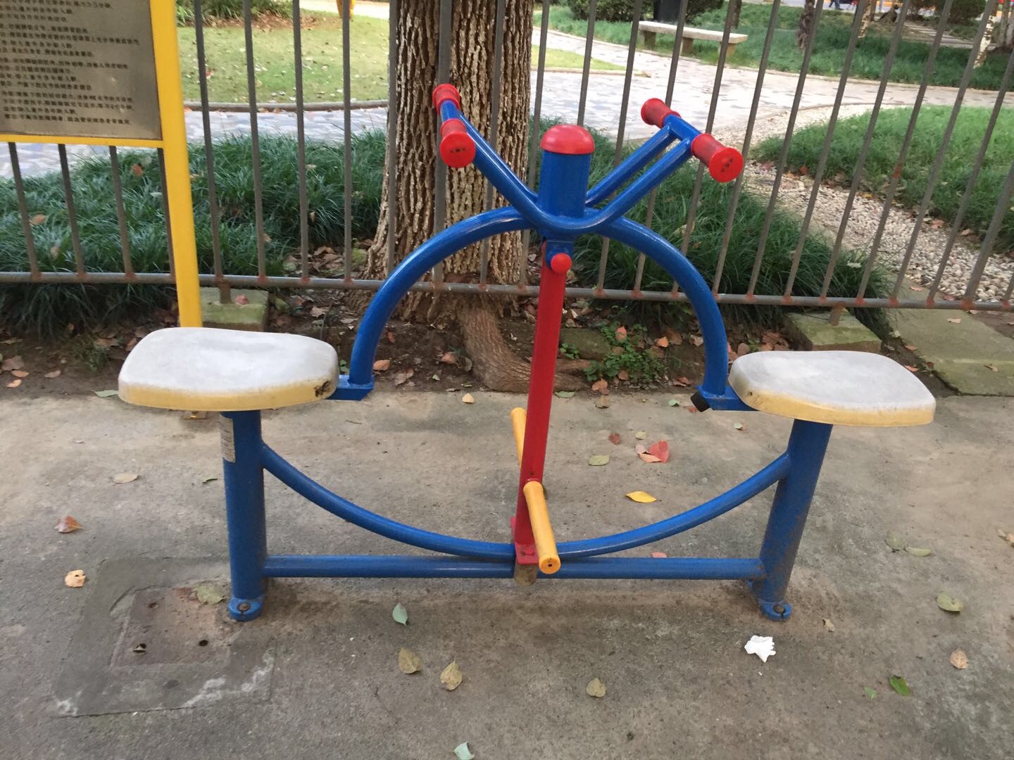下肢锻炼器