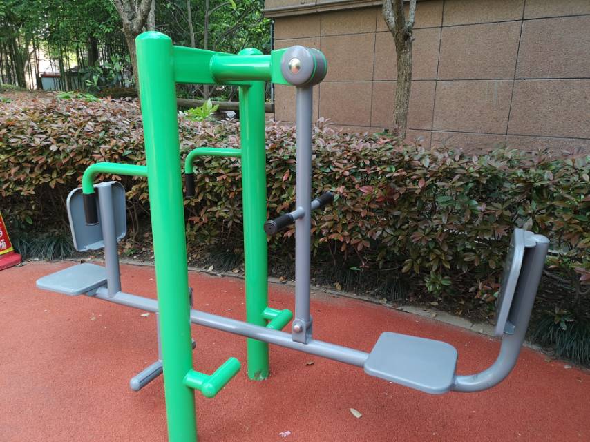 互动式坐蹬推拉训练器