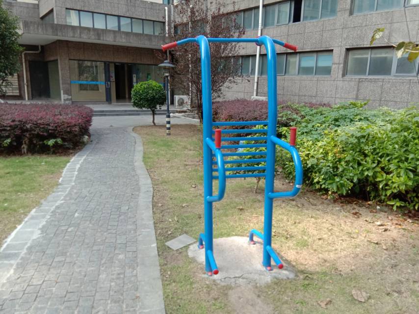 多功能训练器