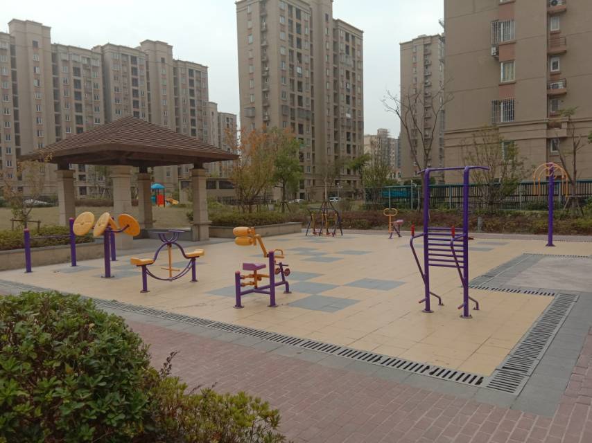 江晖苑居委江晖路296弄13幢西健身路径