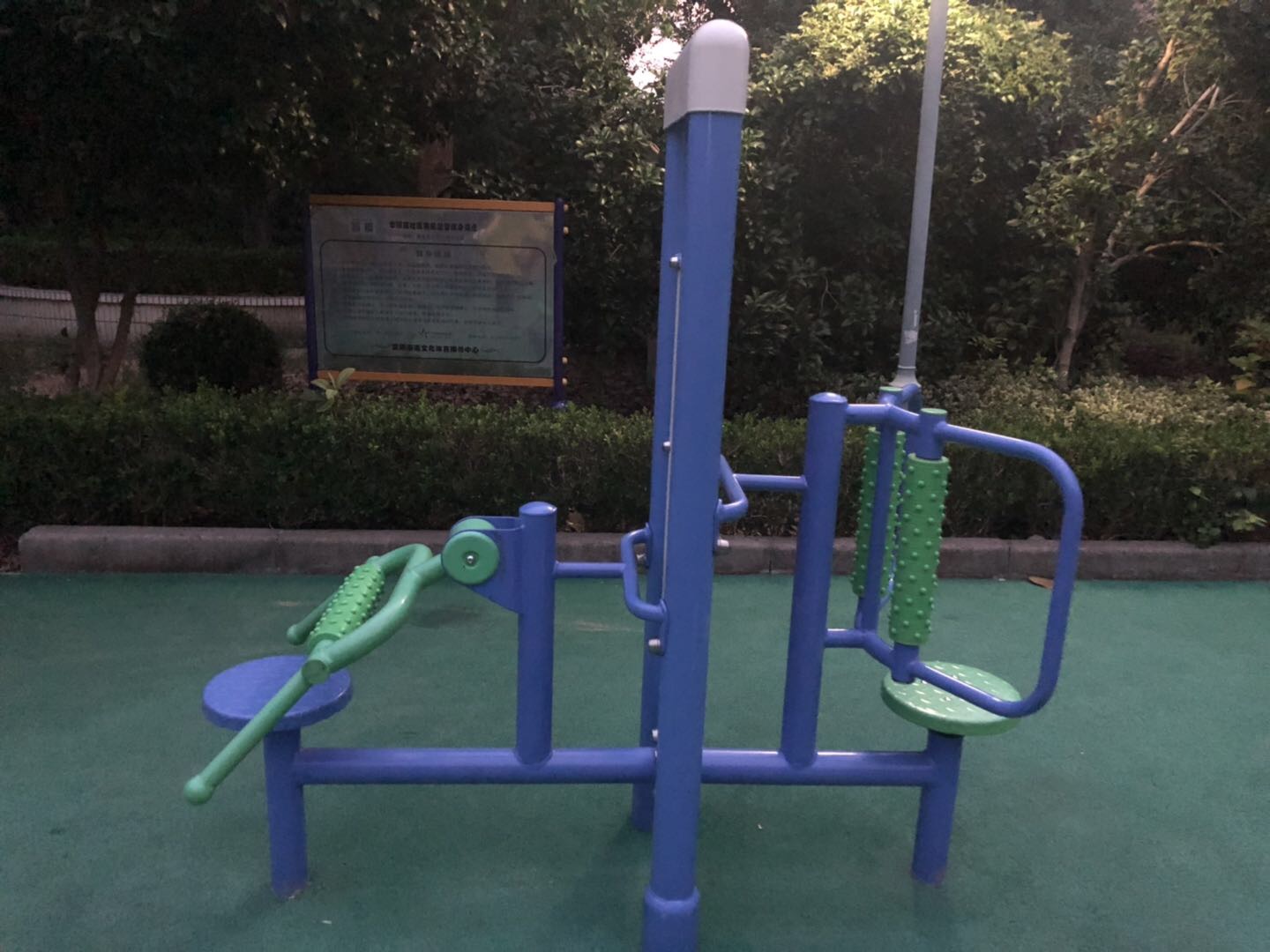 双立柱腰背按摩器