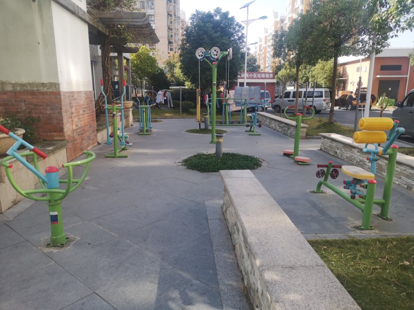 航绣路51弄健身点
