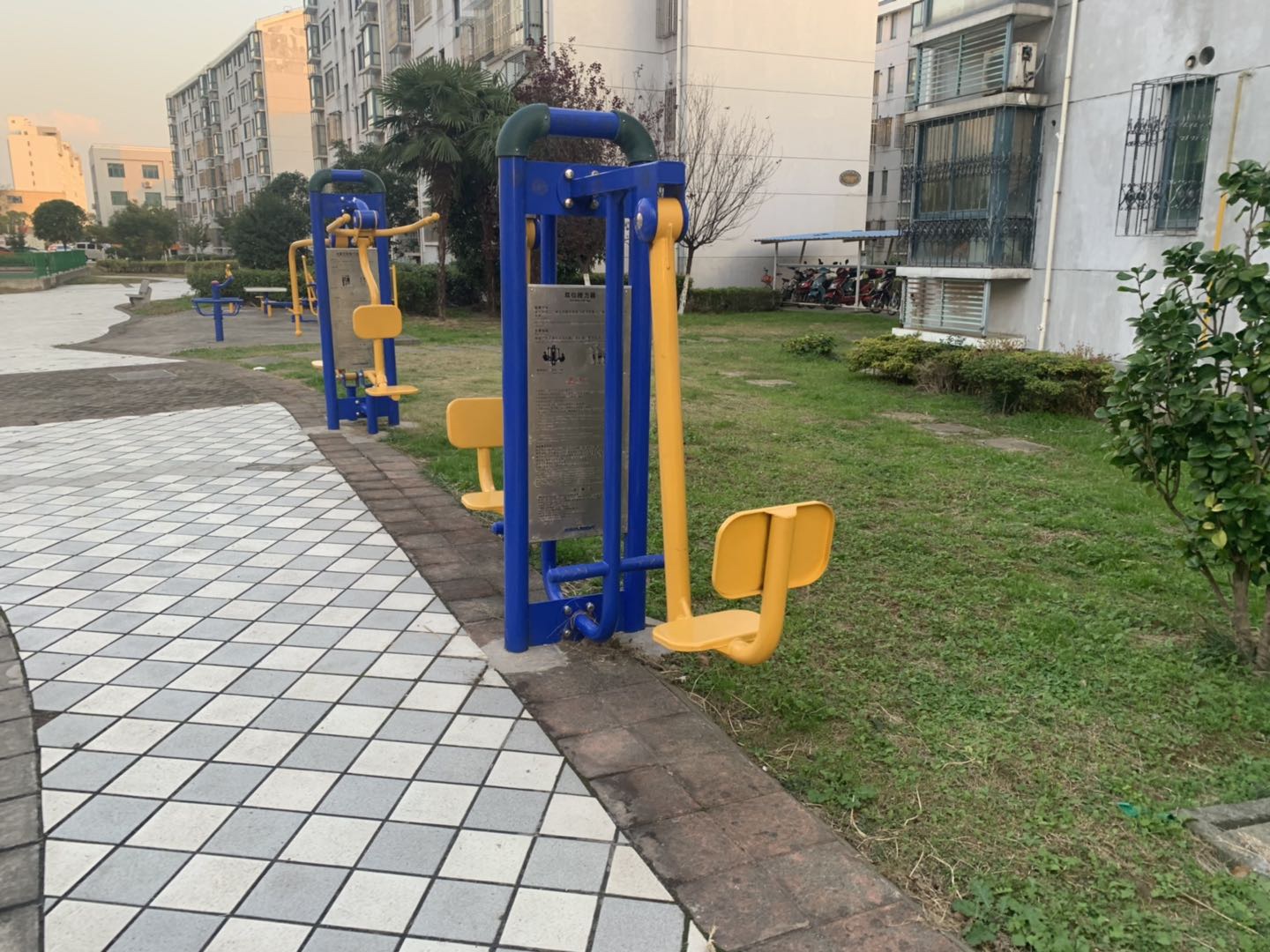 双位蹬力器
