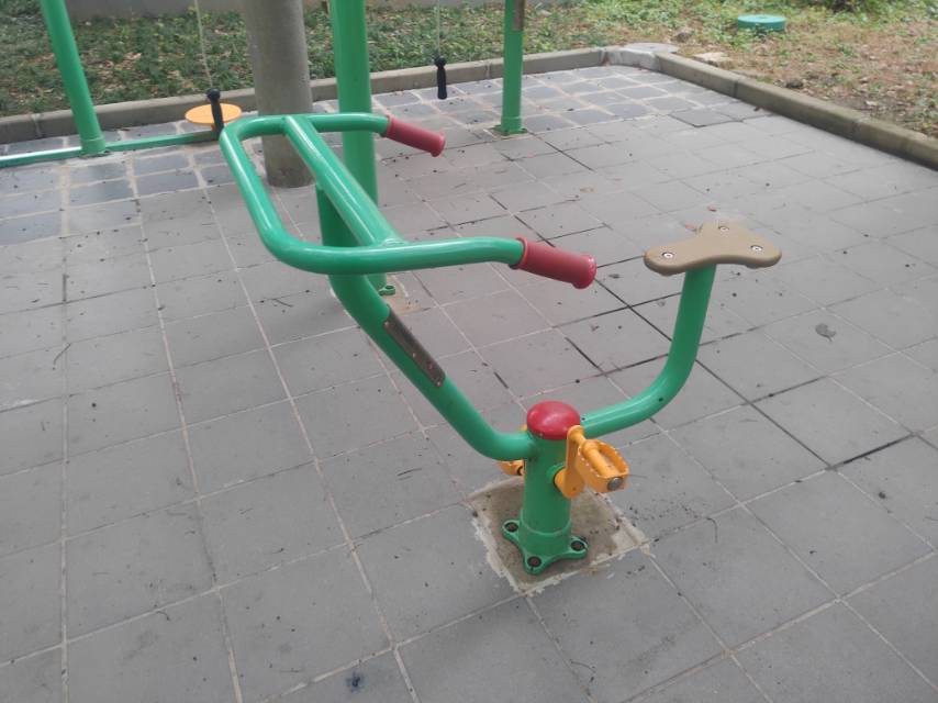 直立健身车