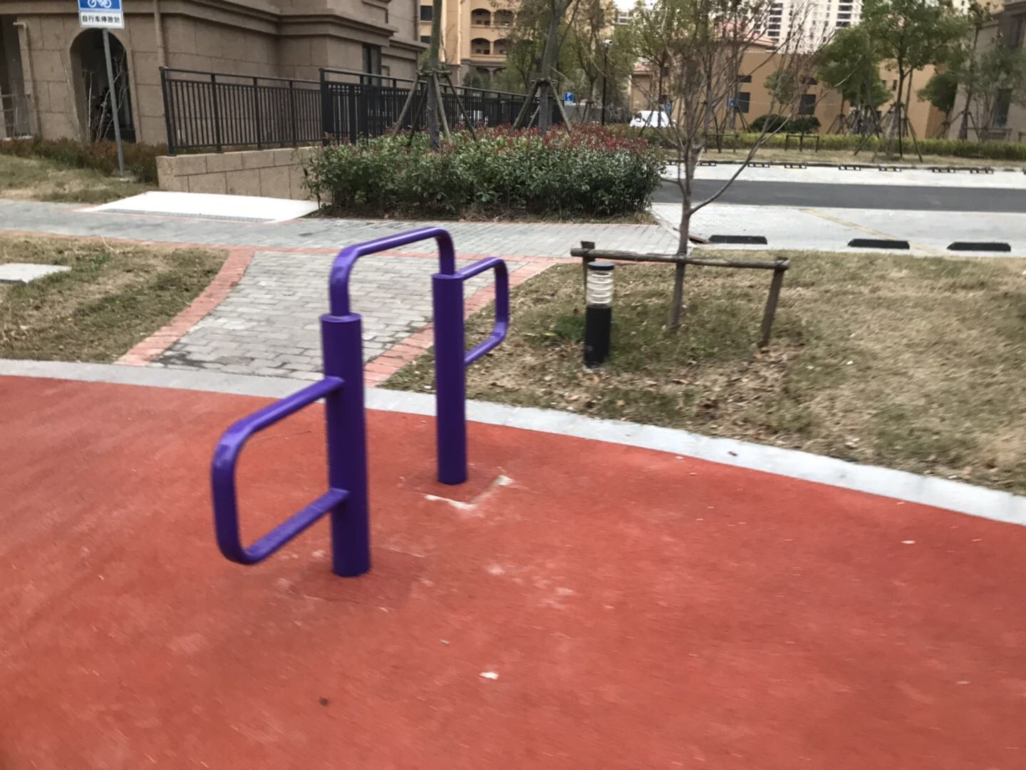 弹振压腿器