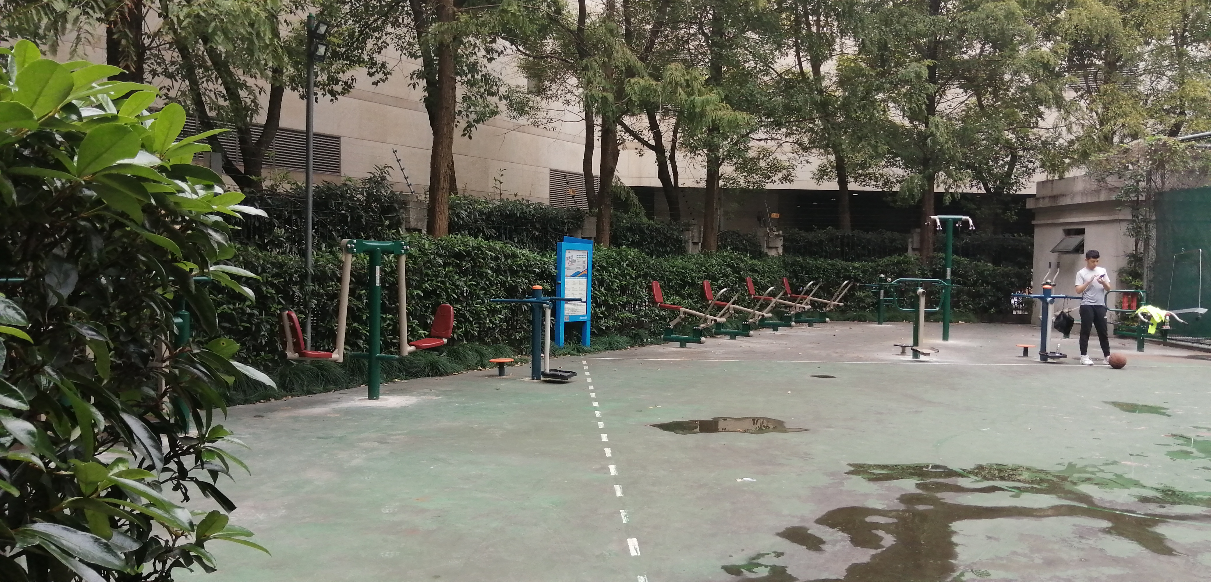 静安区曹家渡街道达安居委健身苑（康定路1588号）