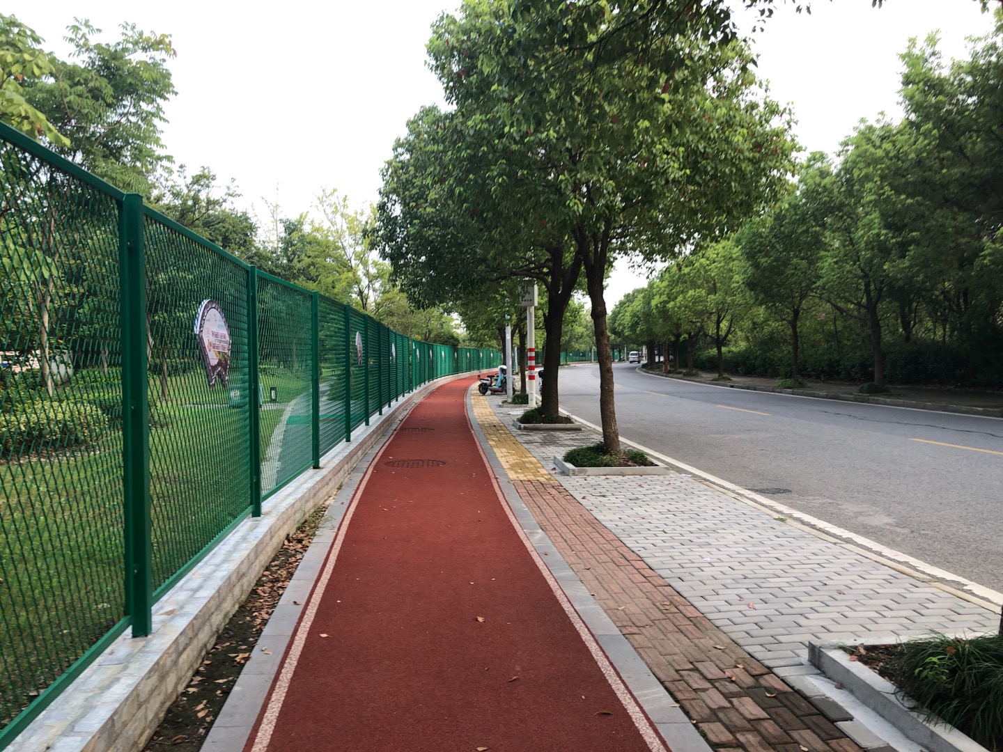 赵巷公园健身步道