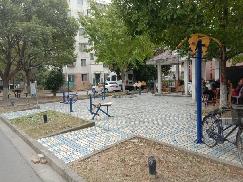 江家宅居委天环苑小区江晖路436弄85号东侧健身路径