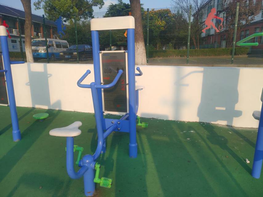 双立柱健身车