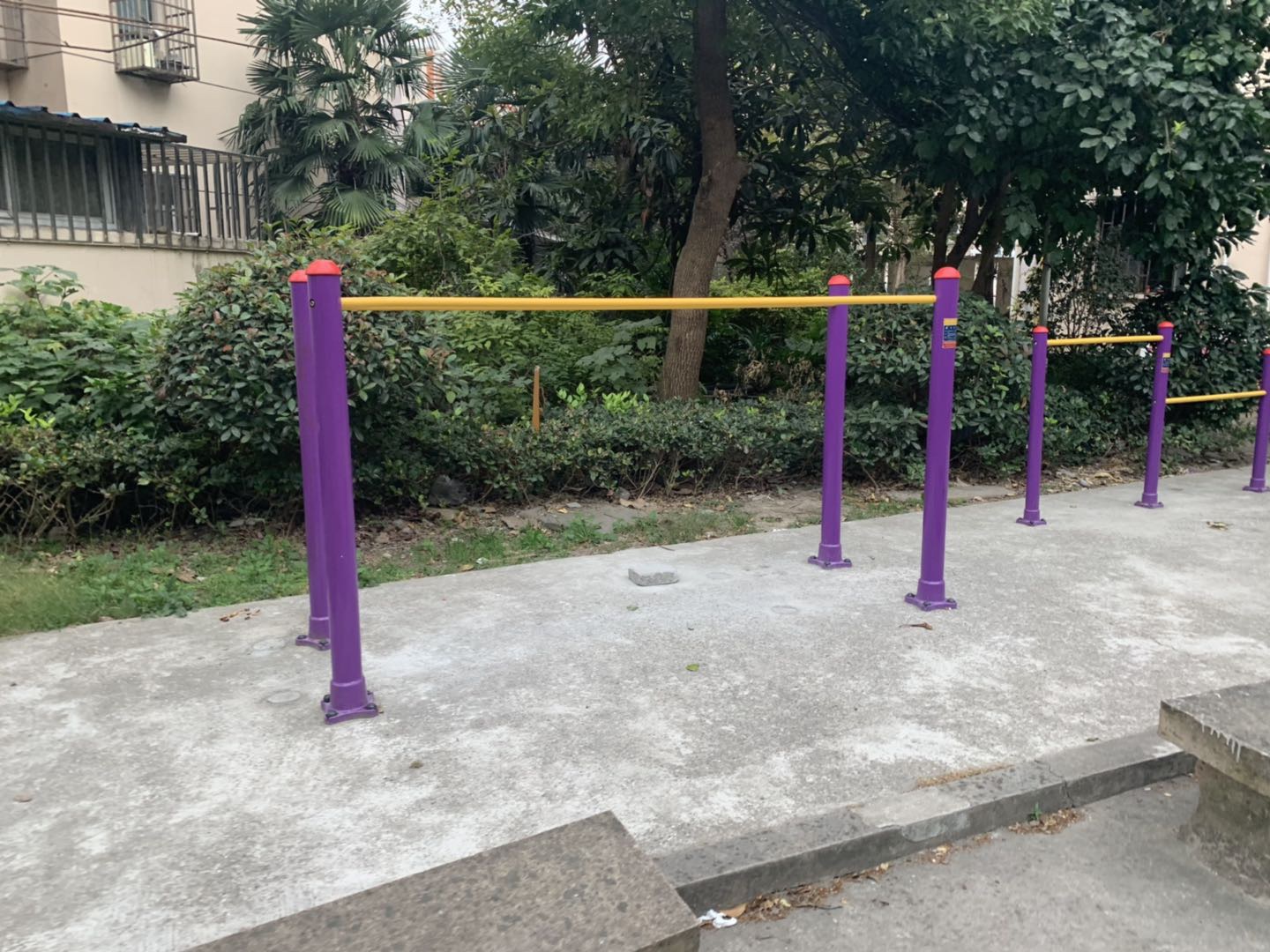 双杠健身器