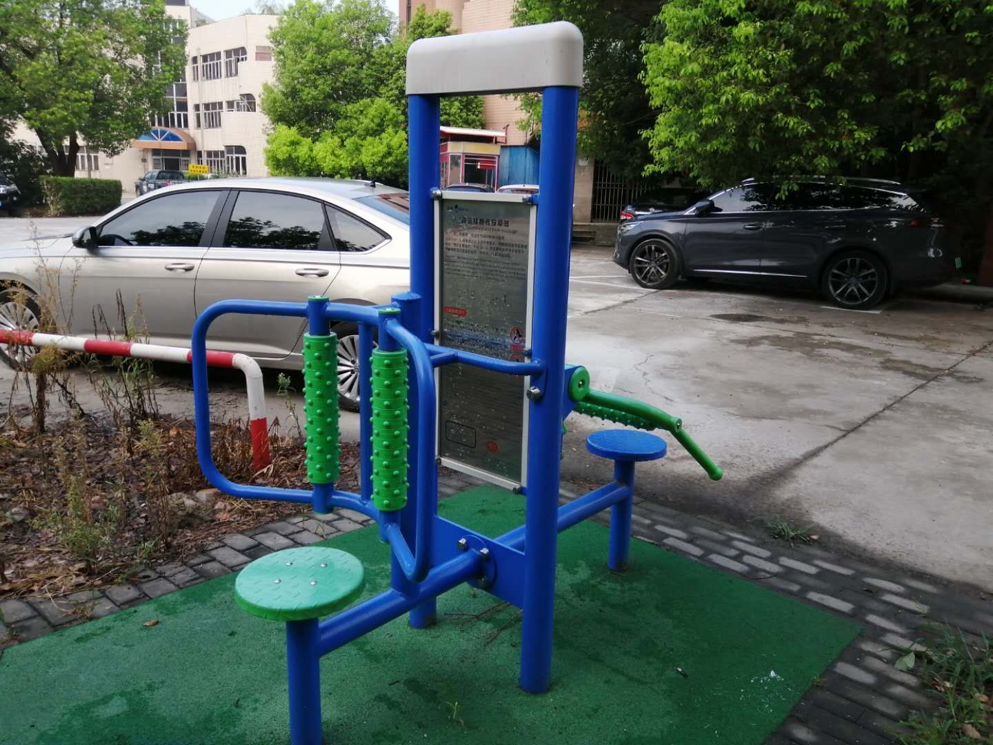 双立柱腰背按摩器