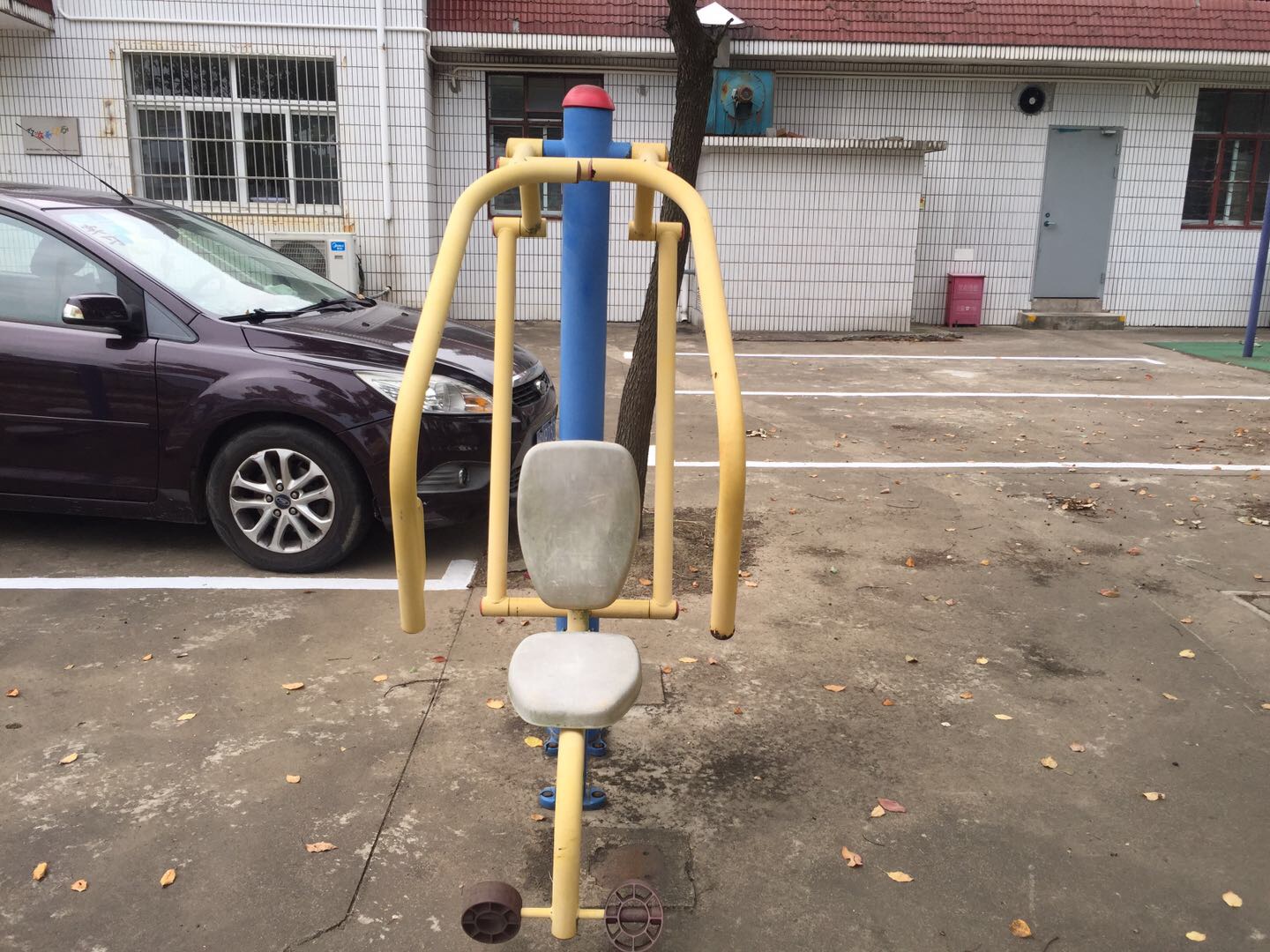 自重推胸器
