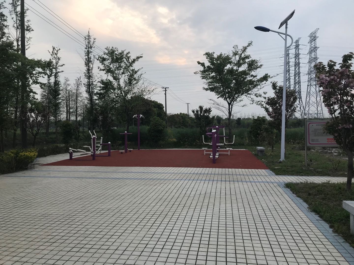 石湖荡镇双桥老年活动室益智健身点