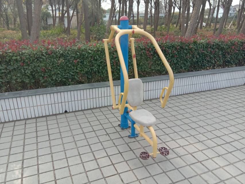自重推胸器