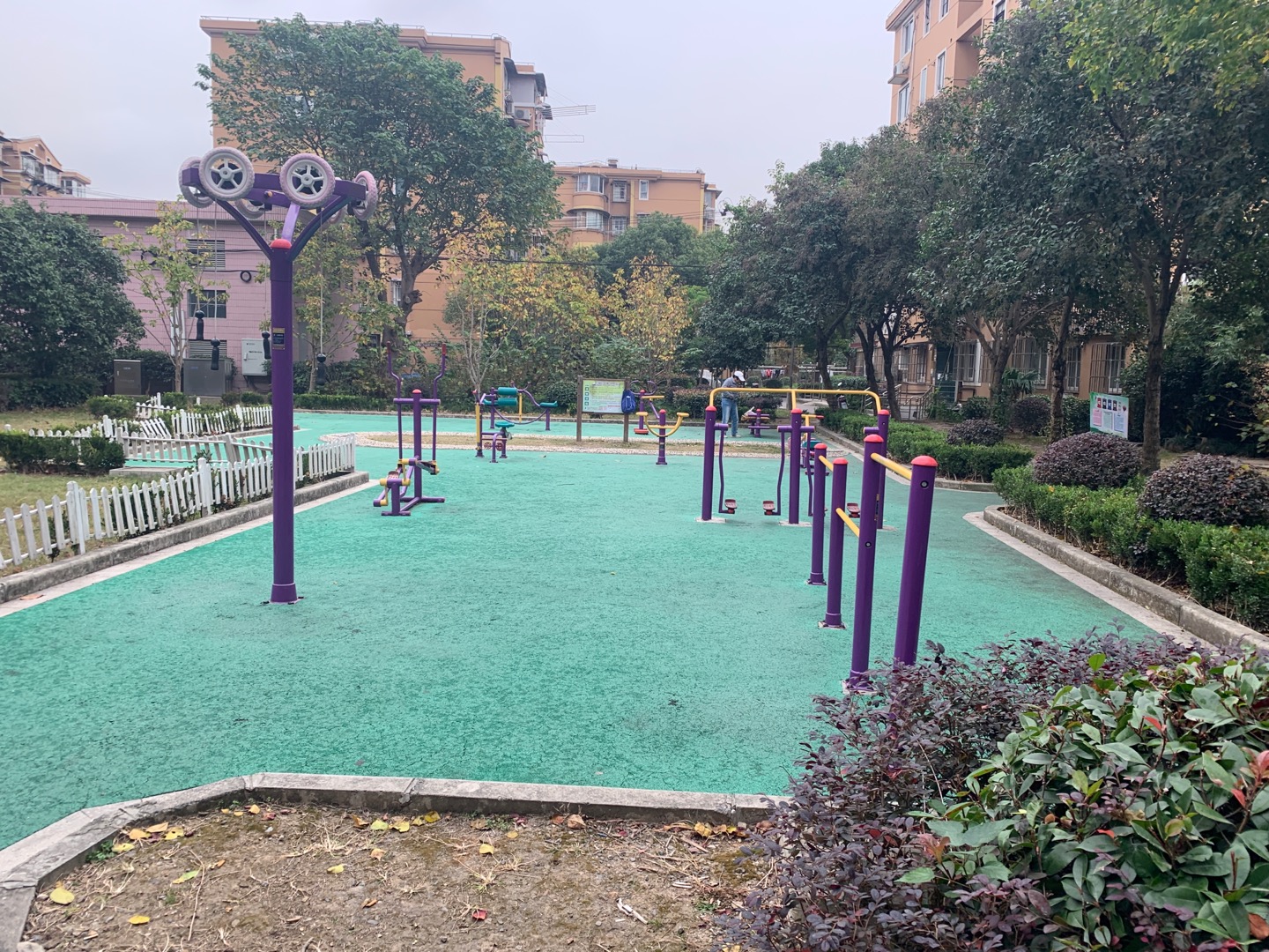 崮二小区健身点1