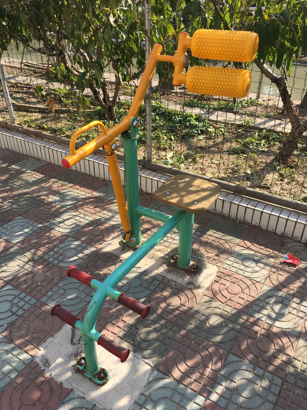 腹背锻炼器