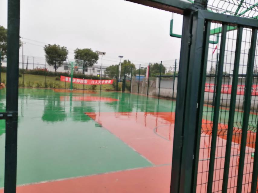 蔷薇村篮球场