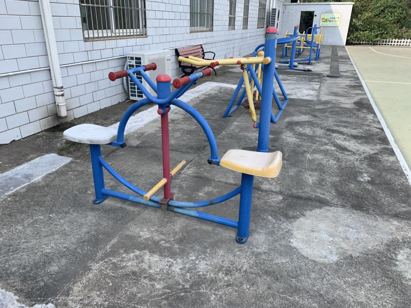 下肢锻炼器
