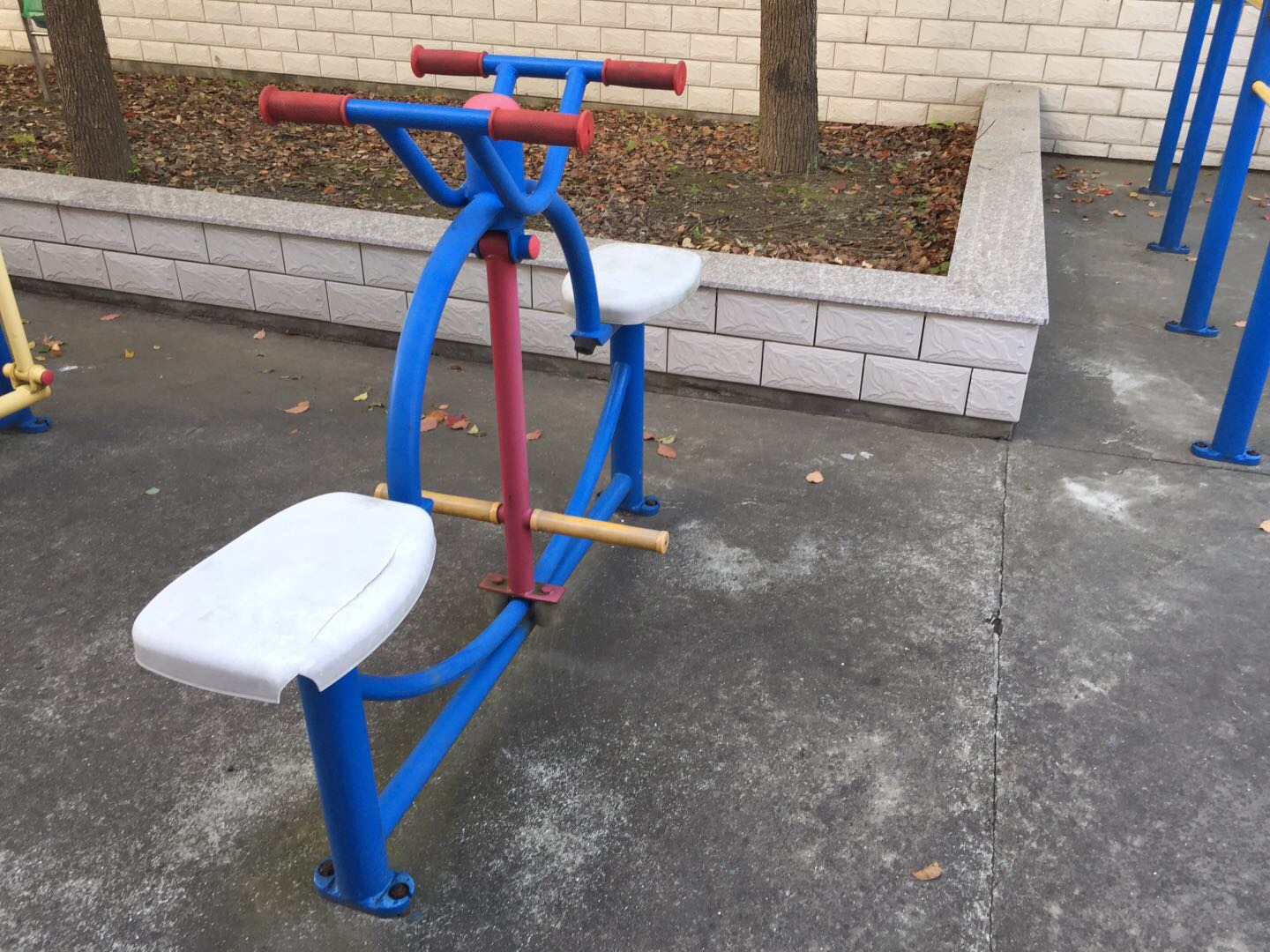 下肢锻炼器