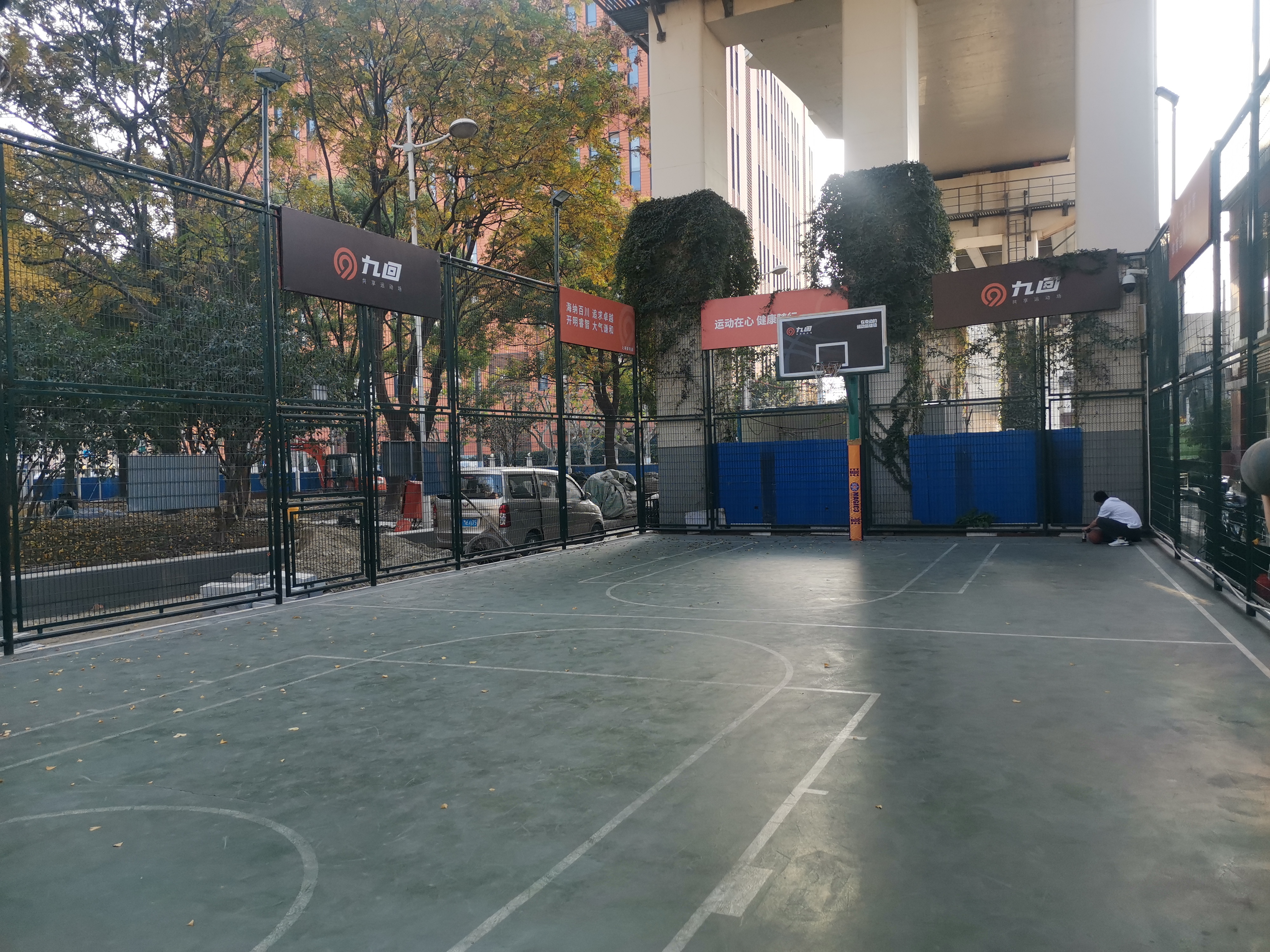 闵行体育公园篮球场图片