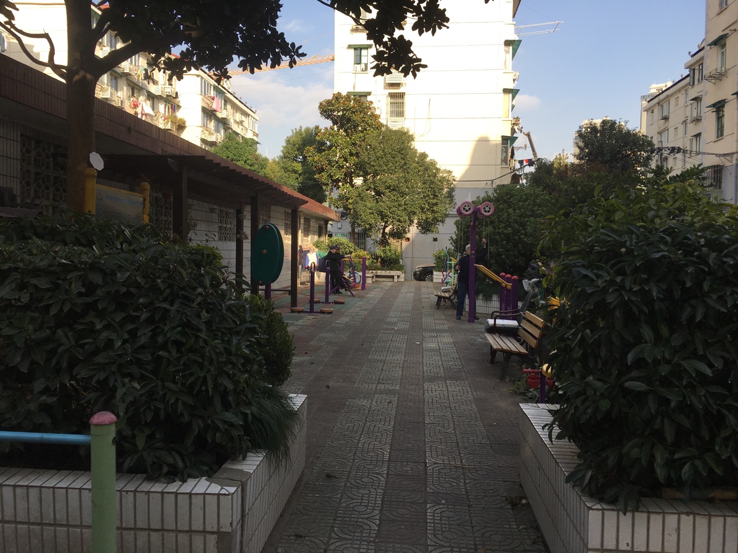 东三小区健身点