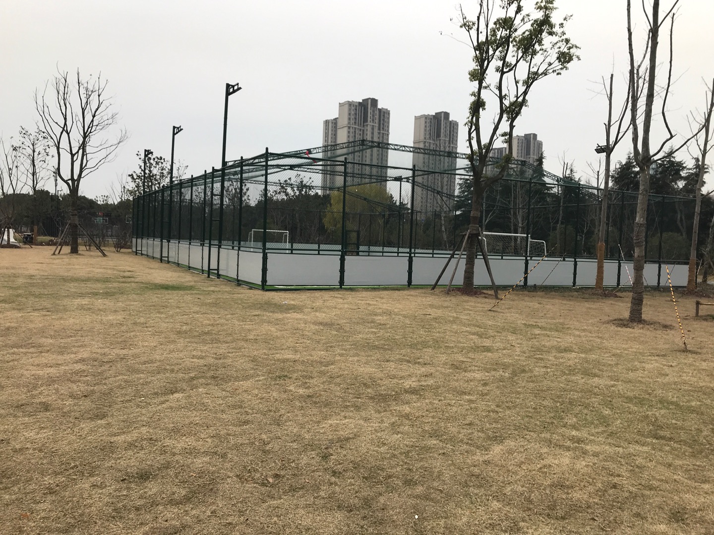 方松街道嘉松南路市民球场