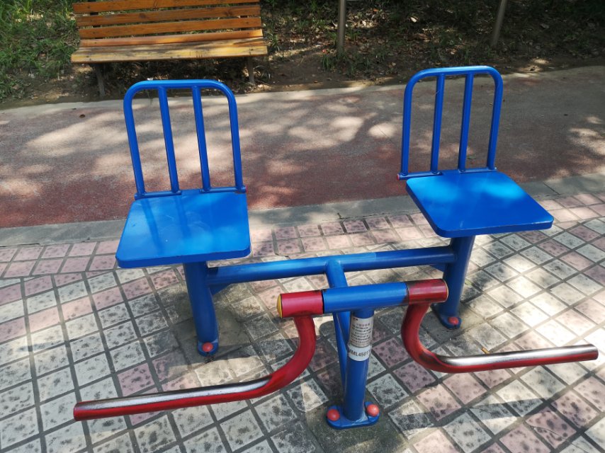 下肢训练器