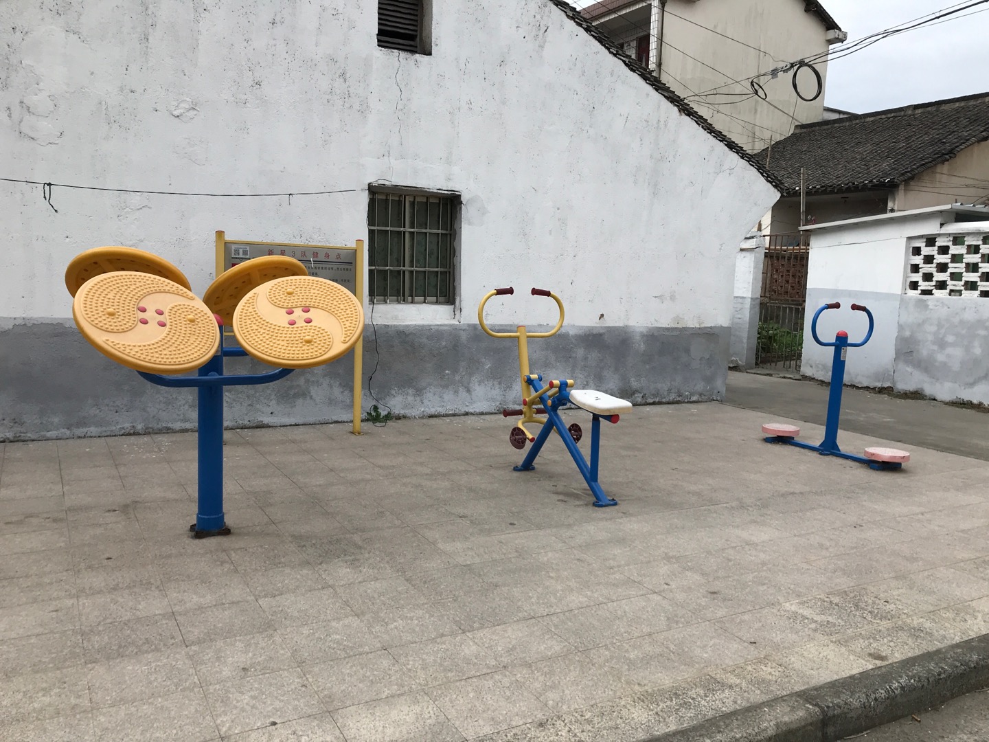 新星村三队健身点
