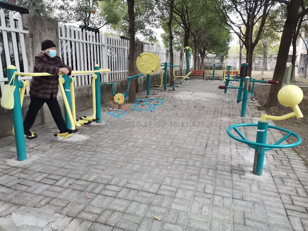 东方康德家园健身点