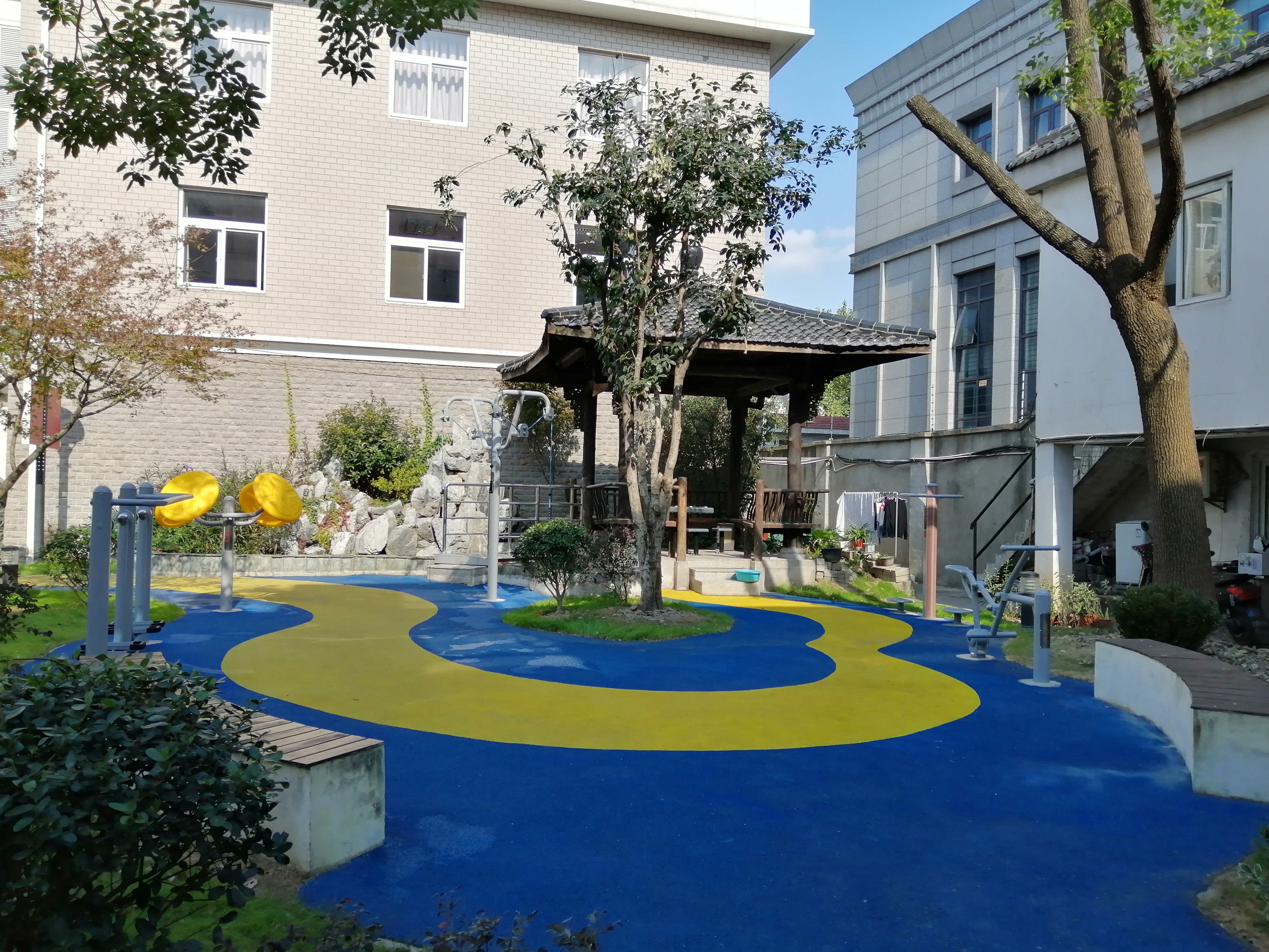 虹桥路2293号小区健身点