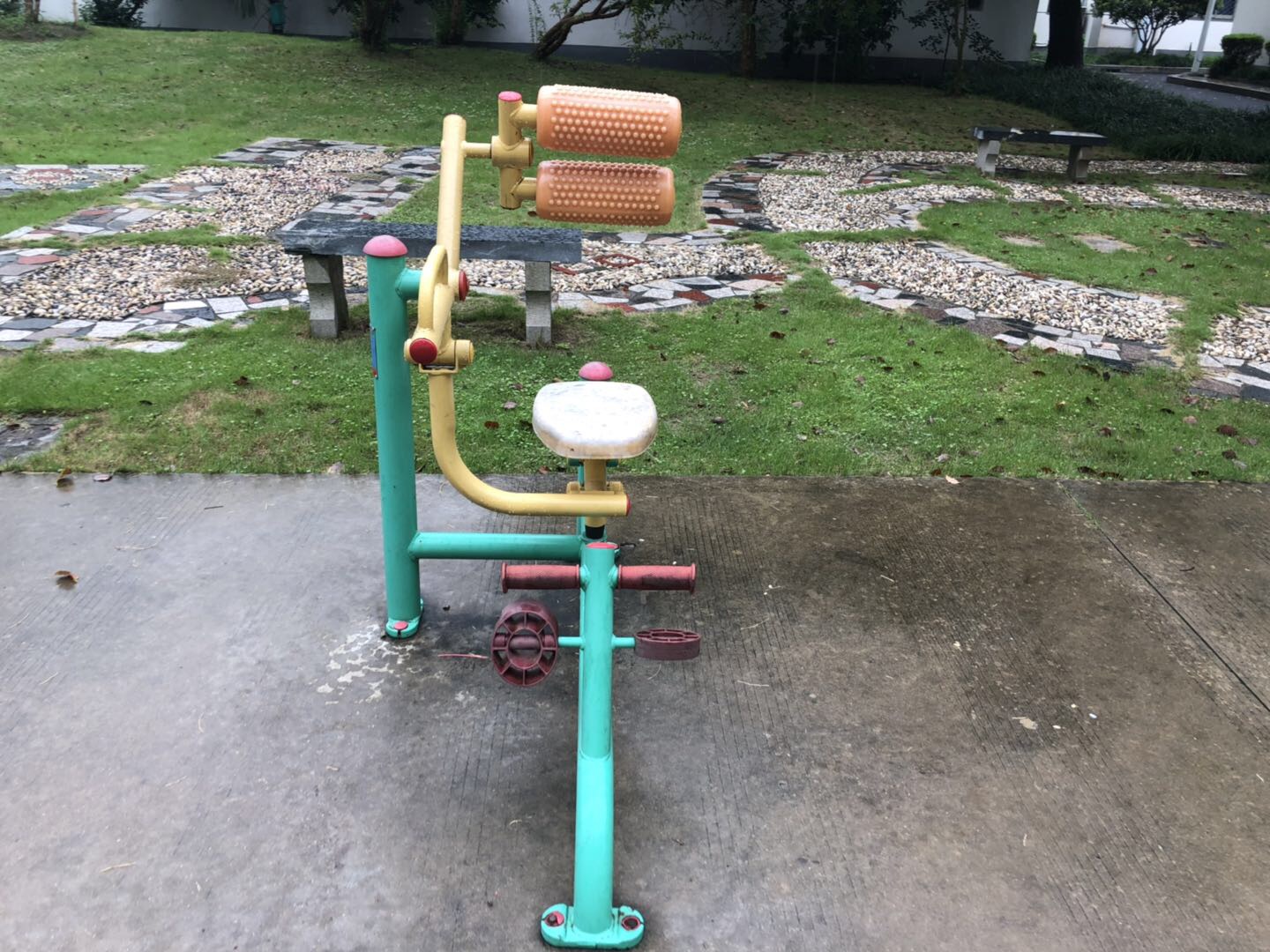 自重腹背锻炼器
